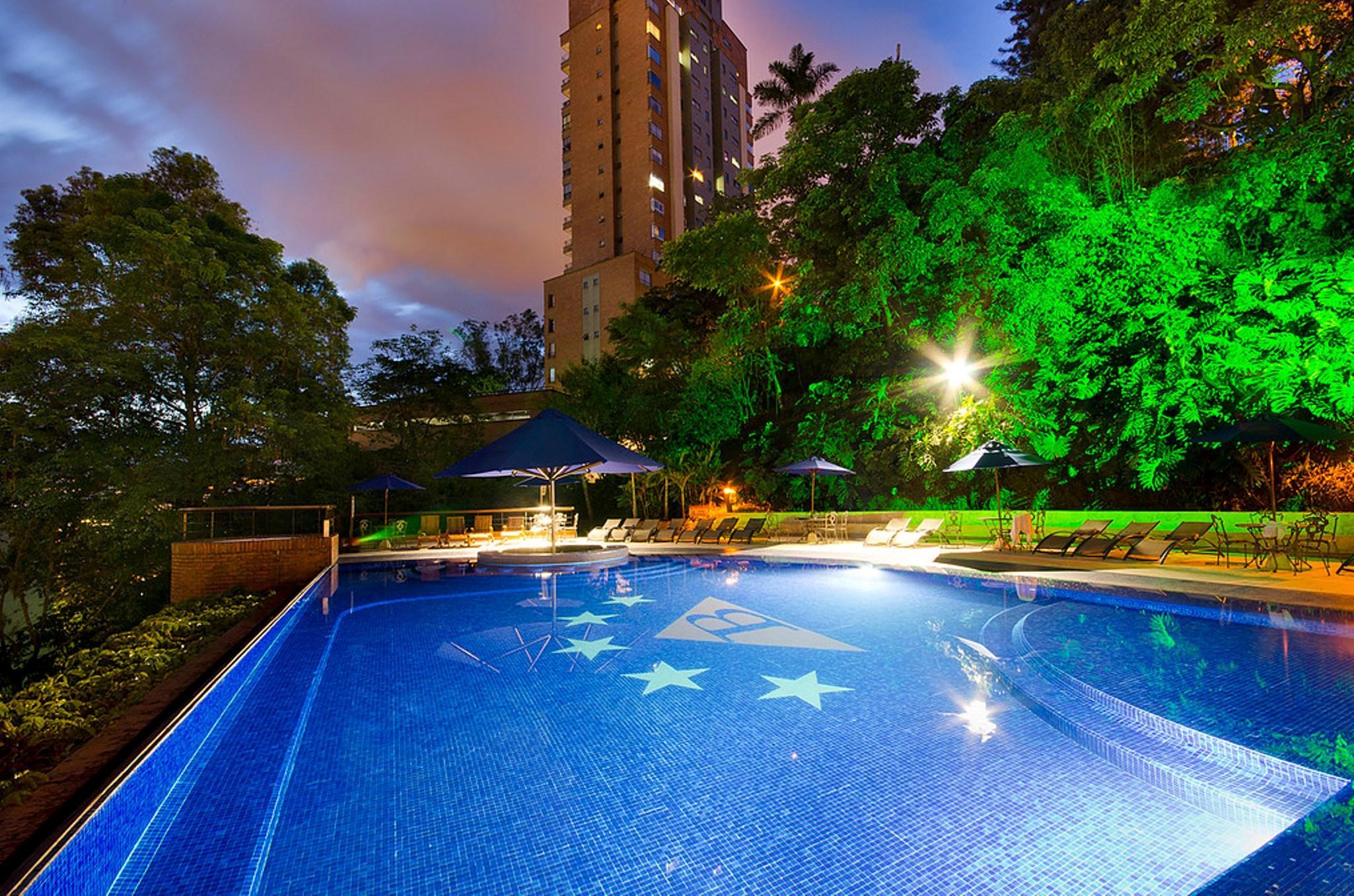 Hotel Dann Carlton Belfort Medellin Exterior photo Swimming pool